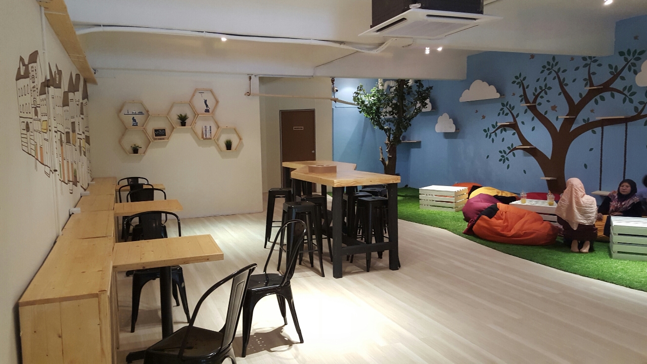 5 Pet Cafes To Visit Together With Your Little Flurry Pamper.My