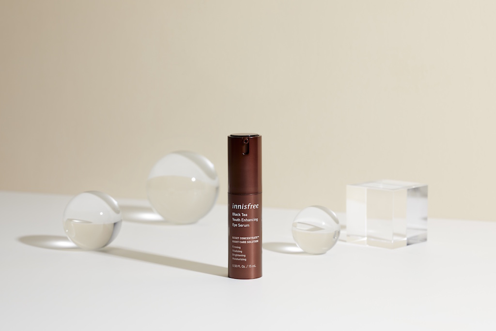 innisfree Black Tea Youth Enhancing Eye Serum_LifestyleImage Pamper.My