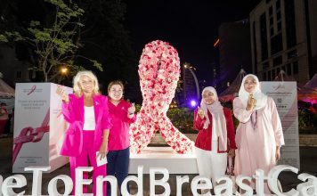 The Estée Lauder Companies Marks
30th Anniversary Of Breast Cancer Campaign With
A Remarkable Evening Of Pink Illumination
At The River Of Life Kuala Lumpur