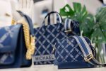Michael Kors Empire Logo Display 15