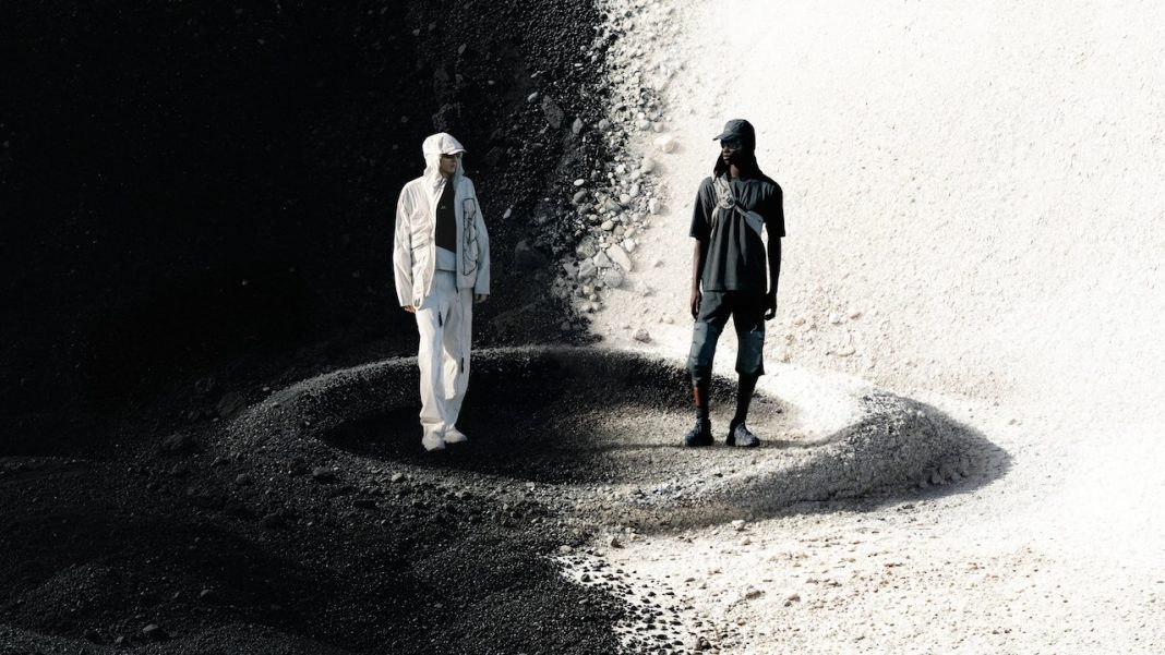 OAKLEY UNVEILS ITS SPRING SUMMER 2026 COLLECTION